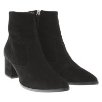 Miu Miu Stiefeletten in Schwarz