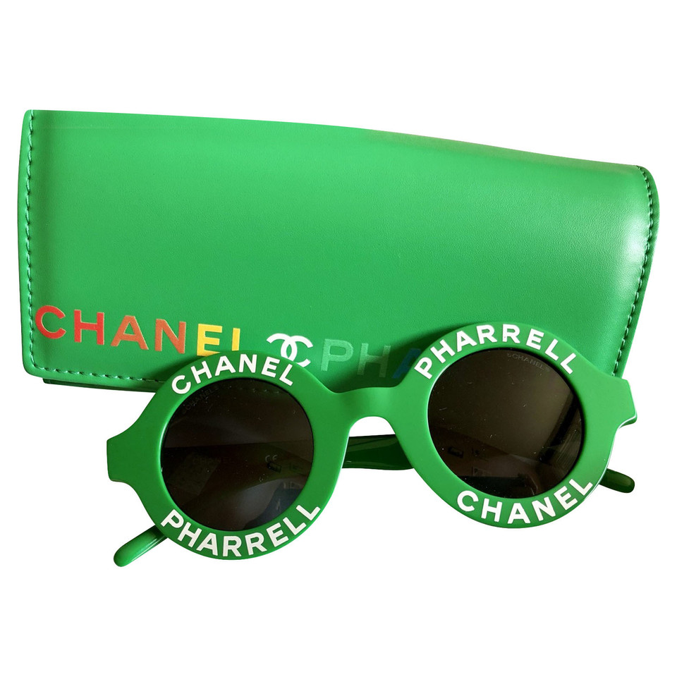 Chanel CHANEL X PHARELL Sonnenbrille in Grün