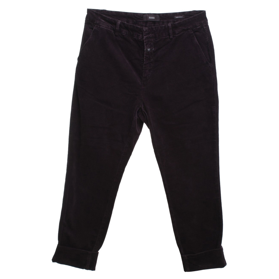 Closed trousers in violet