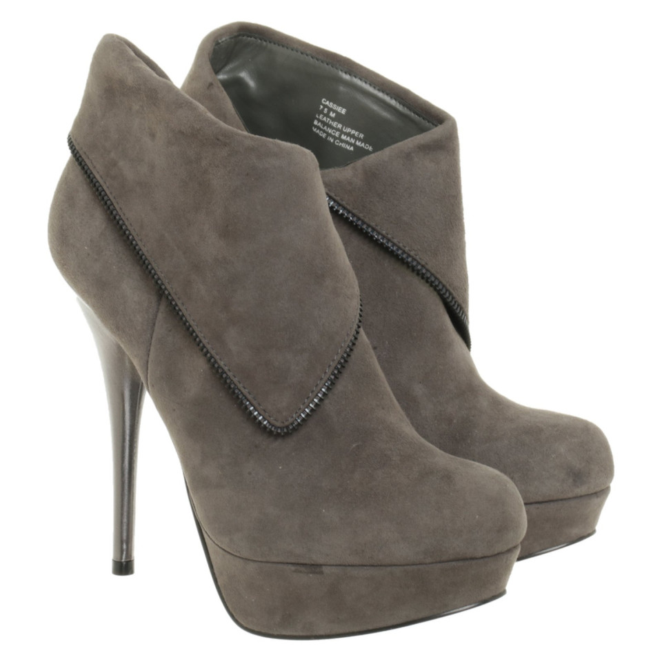 Steve Madden Stiefeletten aus Wildleder in Grau