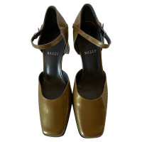 Bally Pumps/Peeptoes Lakleer in Taupe