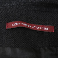 Comptoir Des Cotonniers Cape in black