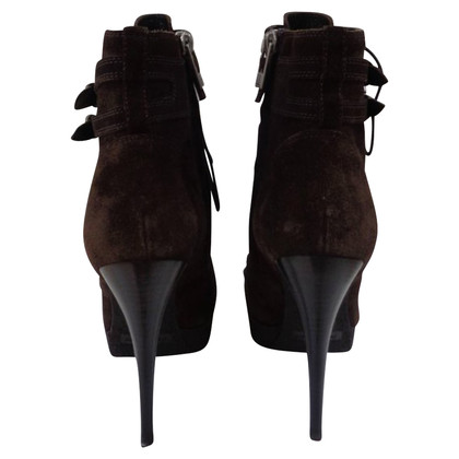 Yves Saint Laurent Braune Wildlederstiefel