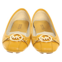 Michael Kors Chaussons/Ballerines en Cuir en Jaune