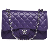 Chanel Classic Flap Bag Jumbo in Pelle in Viola