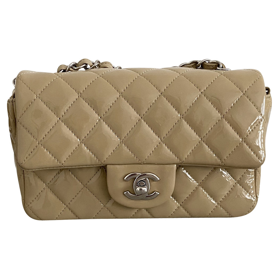Chanel Classic Flap Bag Patent leather in Beige