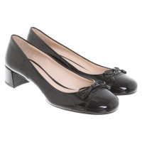 Prada Slipper/Ballerinas aus Lackleder in Schwarz