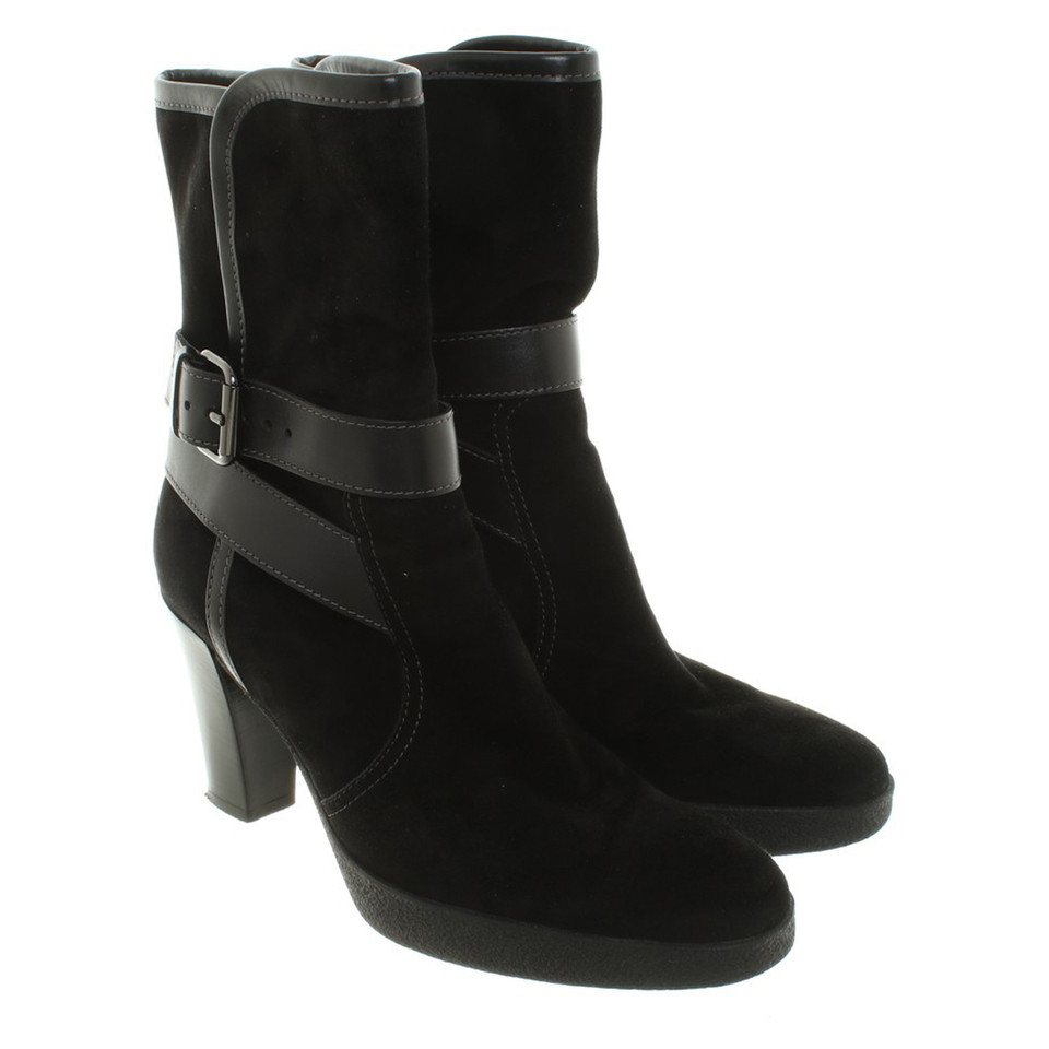 Tod's Leather ankle boots in black