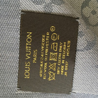 Louis Vuitton Monogram Tuch Zijde in Grijs