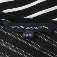 French Connection Robe rayée en noir / blanc