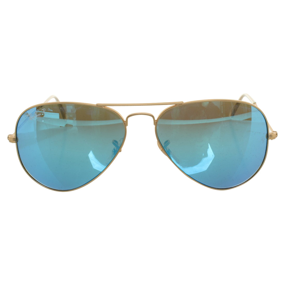 Ray Ban Aviator sunglasses with polarized lenses