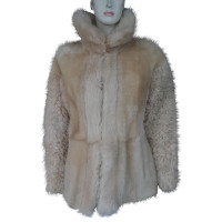 Escada Giacca/Cappotto in Pelliccia in Crema