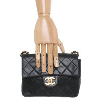 Chanel Handtasche aus Leder in Schwarz