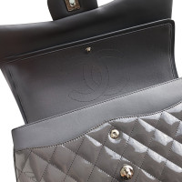 Chanel Classic Flap Bag en Cuir verni en Gris