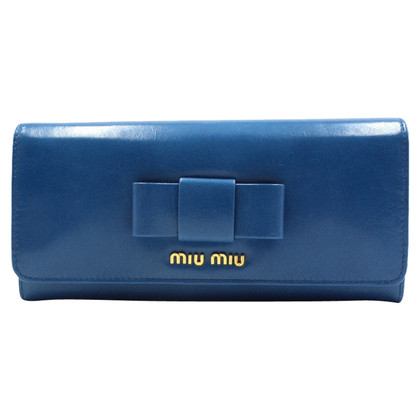 Miu Miu Täschchen/Portemonnaie aus Leder in Blau