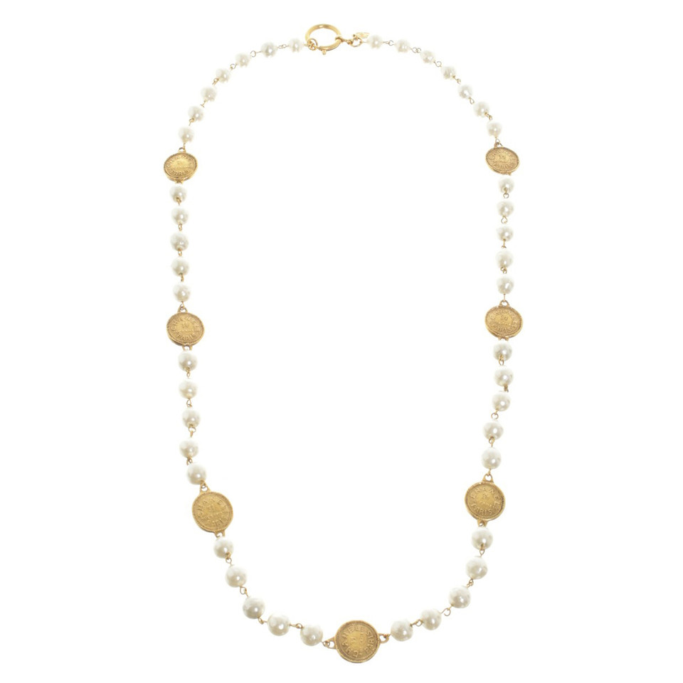 Chanel collier dans l’optique de perles