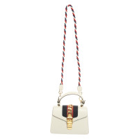 Gucci Sylvie Bag aus Leder in Beige