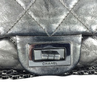 Chanel 2.55 aus Leder in Silbern