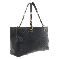 Chanel "Shopping Tote" made of caviar leather