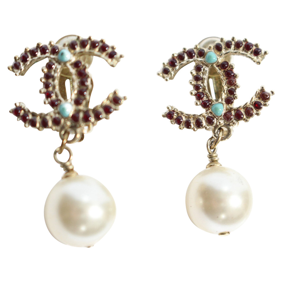 Chanel Ohrring aus Perlen in Weiß