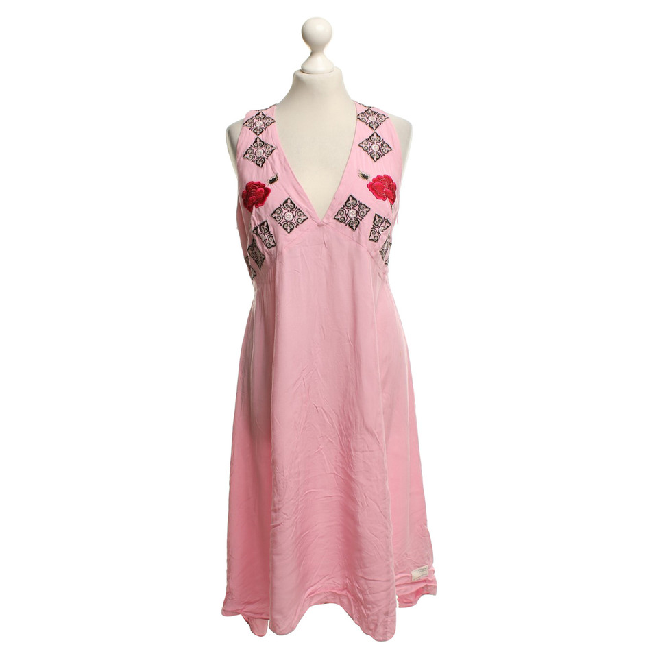 Odd Molly Dress in pink with embroidery