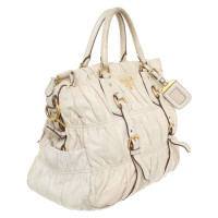 Prada Handtasche aus Leder in Creme