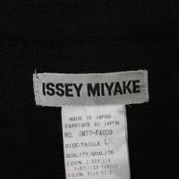 Issey Miyake Jacke/Mantel aus Leinen in Schwarz