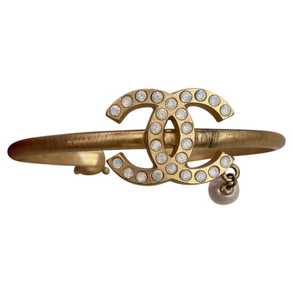 Chanel Armreif/Armband aus Perlen in Gold
