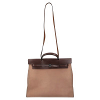 Hermès Herbag 39 in Oliv