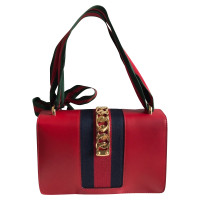 Gucci Sylvie Bag Small aus Leder in Rot