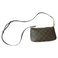 Louis Vuitton Pochette aus Canvas in Braun