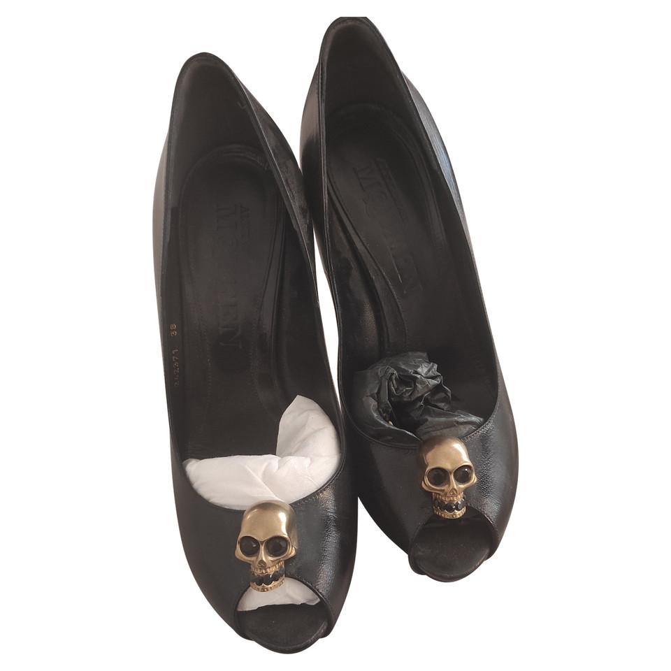 Alexander McQueen Pumps/Peeptoes Leer in Zwart