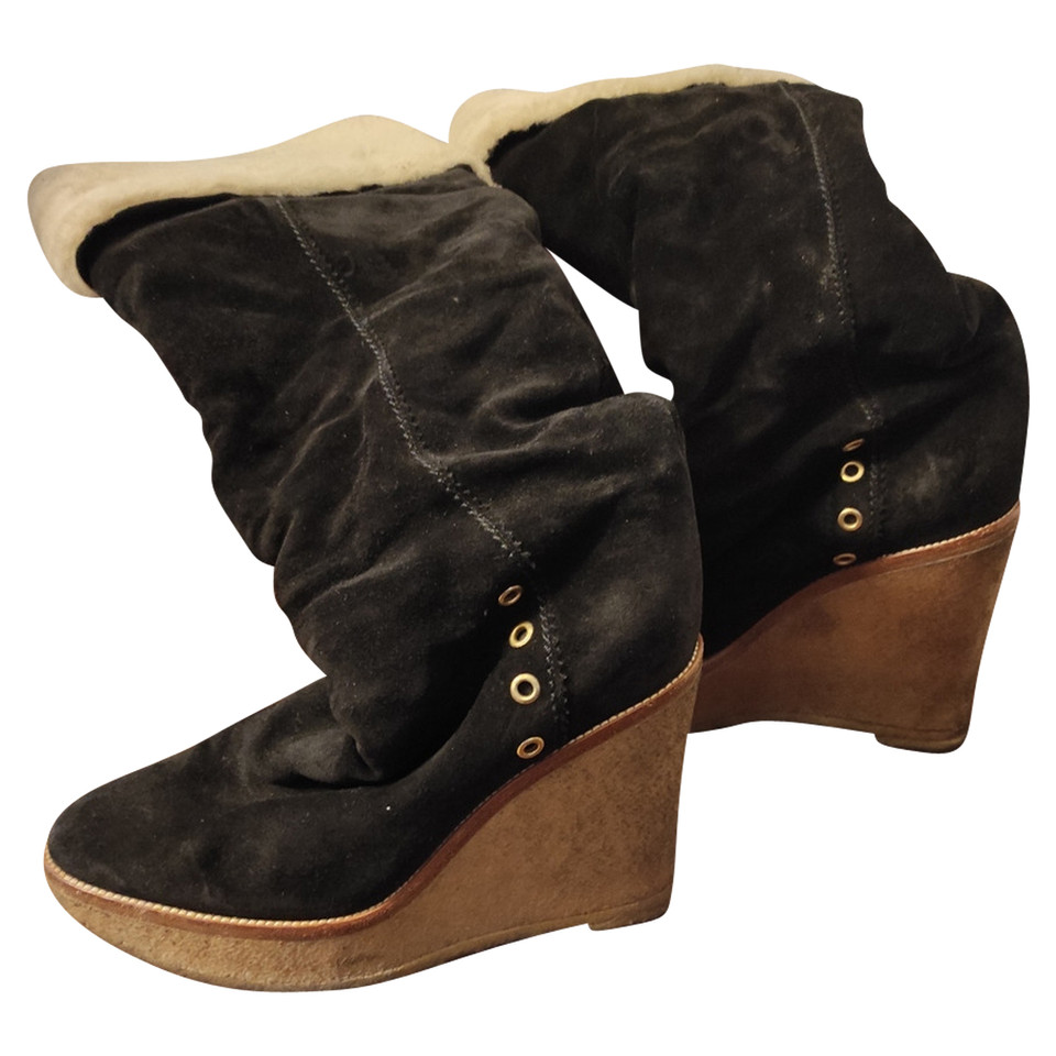 Yves Saint Laurent Stiefel aus Wildleder in Schwarz