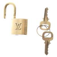 Louis Vuitton Goldfarbend padlock