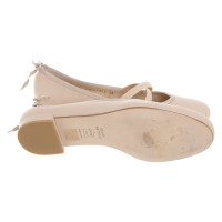 Stuart Weitzman Mocassini/Ballerine in Pelle in Beige