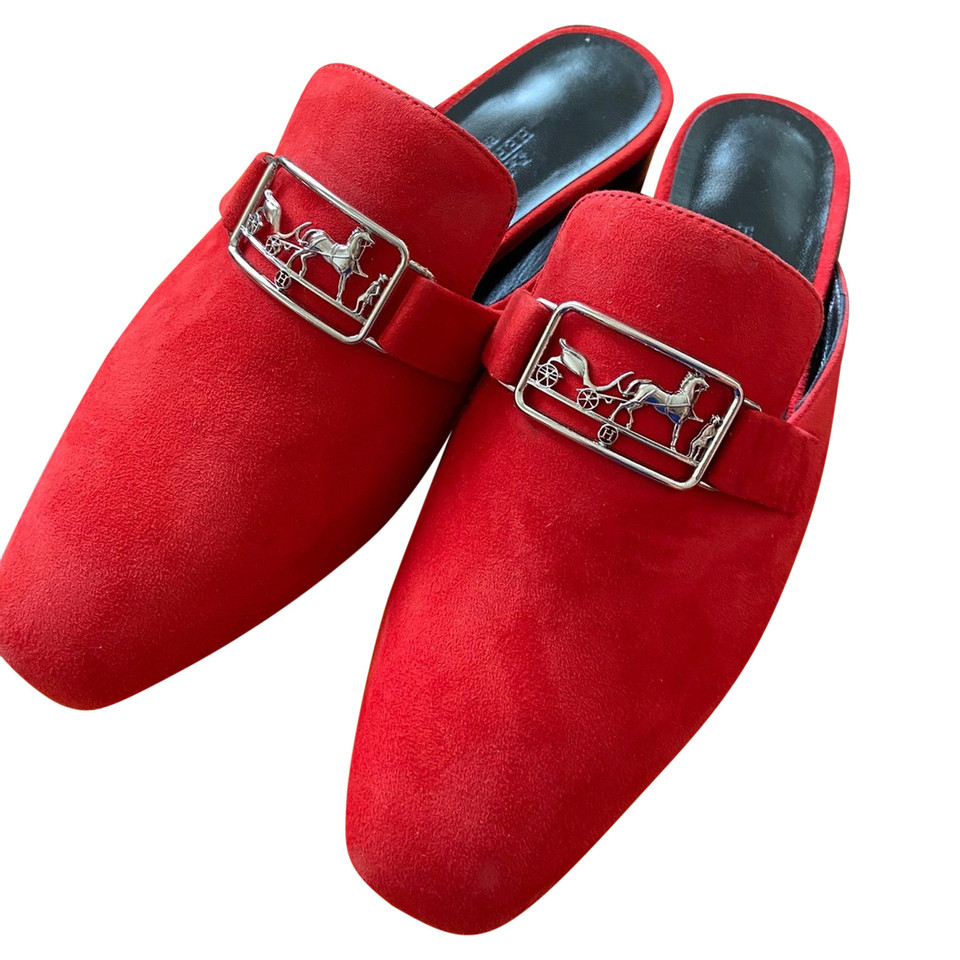 Hermès Slipper/Ballerinas aus Wildleder in Rot