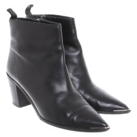 Acne Stiefeletten aus Leder in Schwarz