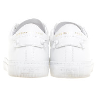 Givenchy Sneakers aus Leder in Weiß