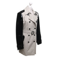 Burberry Trench coat in cream / black
