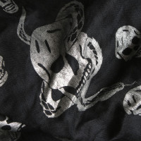 Alexander McQueen sciarpa di seta in nero / argento
