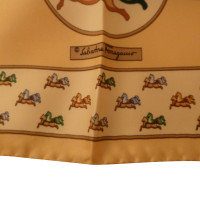 Salvatore Ferragamo Foulard en soie avec imprimé