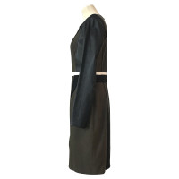 Givenchy Robe stretch en laine avec bordure en cuir.