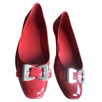 Gucci Sandalen aus Lackleder in Rot