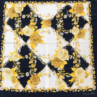 Christian Dior Foulard en soie avec imprimé floral