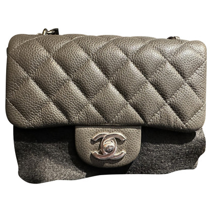 Chanel Classic Flap Bag Mini Square aus Leder in Grau