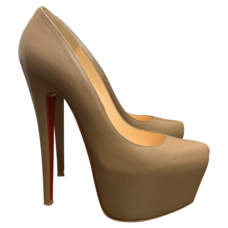Christian Louboutin Pumps/Peeptoes Leather in Beige