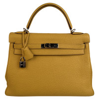 Hermès Kelly Bag 40 Leather in Yellow