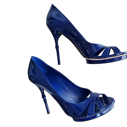 Gucci Pumps/Peeptoes Patent leather in Blue