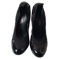 Chanel pumps in patent leather