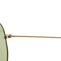 Ray Ban Aviator sunglasses with polarized lenses